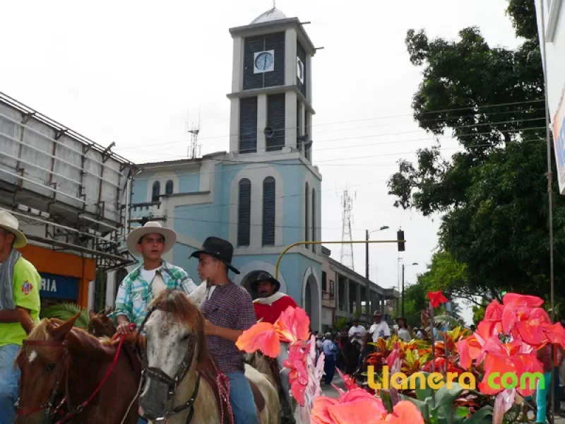En la cabalgata que dio inicio a las fiestas de Arauca transito por las principales calles de Arauca.
