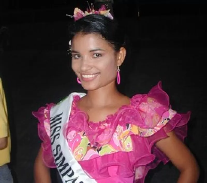 Yelly Belén Rojas Mojica del barrio el Chircal fue elegida como primera princesa.