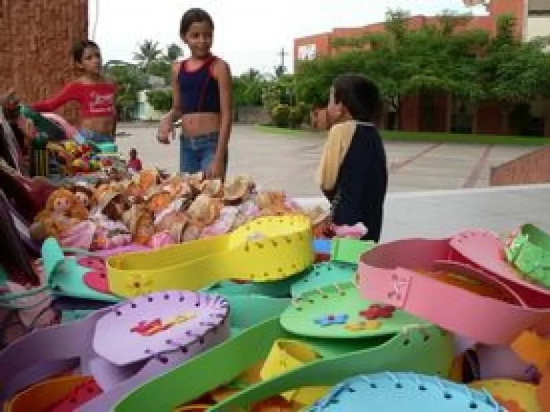 Muestra de trabajos realizados en el proyecto de formación artística para niños y personas que asisten a la Ludoteca Naves  Carmen Luzardo de Arauca.