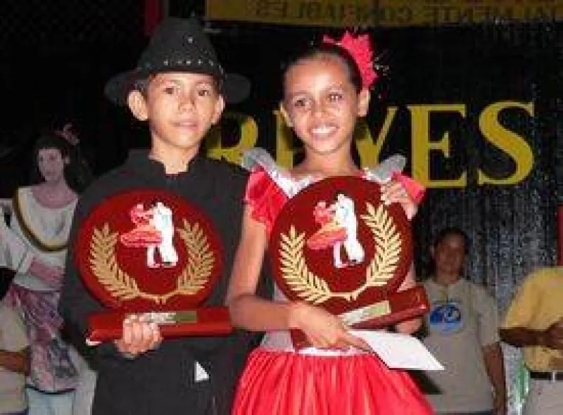 Gerson Oviedo y Tatiana Linares de Arauca, primer lugar en la categoria B infantil, en el Festival Internacional de Bailadores Reyes del Joropo.