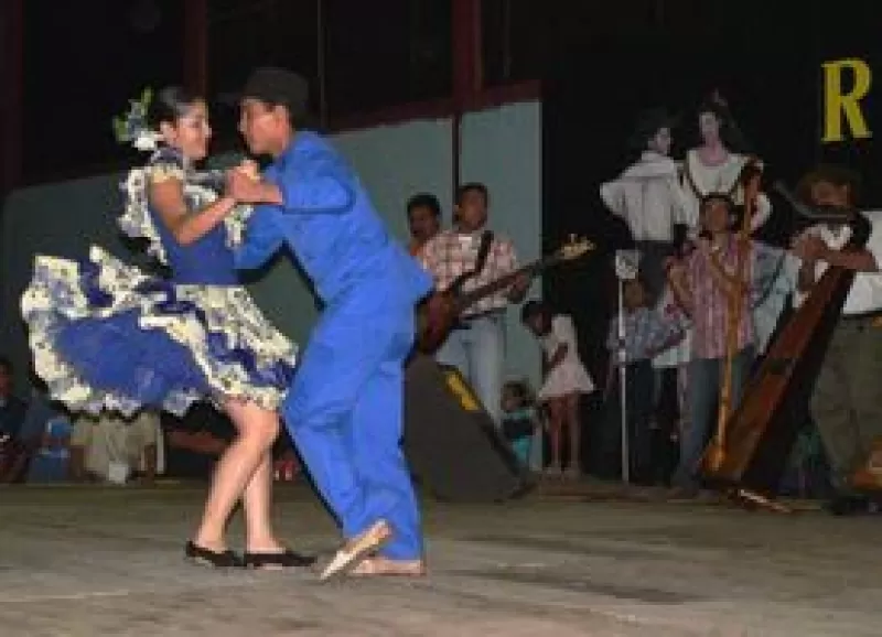 Delegaciones de Colombia y Venezuela participane en El Festival Internacional de Bailadores Reyes del Joropo en Arauca.