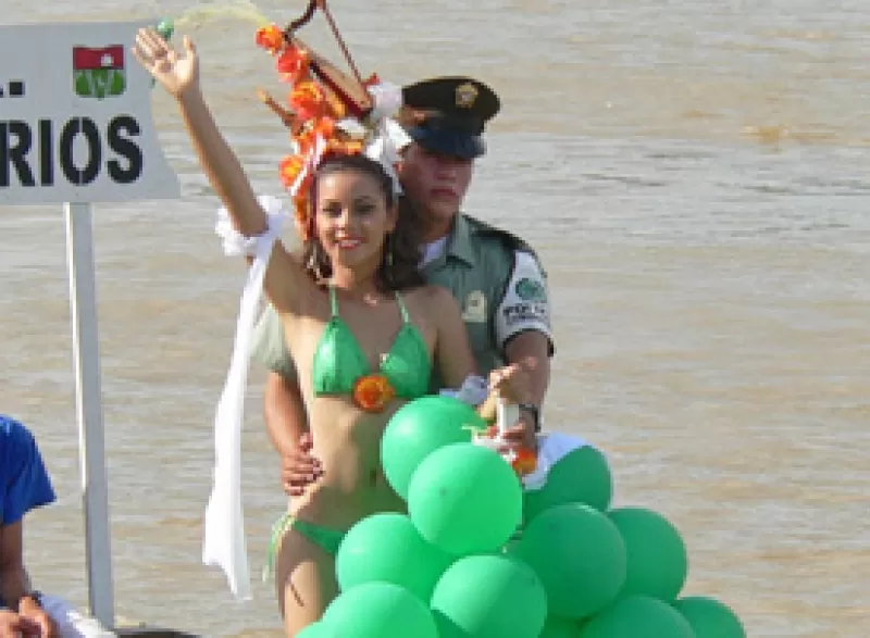 María del Carmen Gama Guedez la candidata de los empresarios en la regata por el río Arauca.