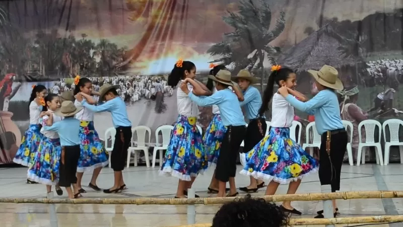 Renacimiento Criollo de Tame, en la categoría baile tradicional del joropo.