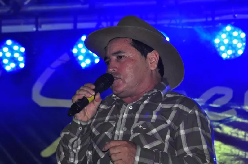 Cantante de música llanera, natural del departamento de Arauca en Colombia.