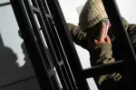 Presunto recluso extorsionando desde prisión.