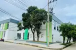 Un adulto mayor y 4 funcionarios fueron contagiados.