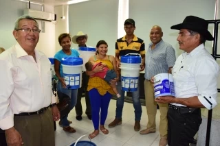 Comunidad residente en la vereda Bocas del Arauca recibió varios filtros de agua, que mejorarán la calidad de vida de estos araucanos.