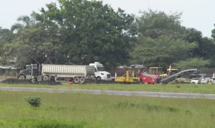 "Jalón de orejas" del vicepresidente Vargas Lleras,  hizo  que contratista del aeropuerto Santiago Pérez Quiroz agilizará la llegada de maquinaria para las obras de mantenimiento.