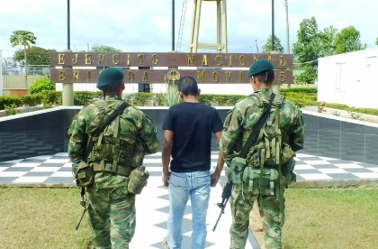 Guerrillero de las Farc se desmoviliza en centro poblado de Panamá de Arauca.