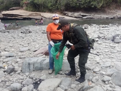Recolección de 500 kilogramos de residuos sólidos que se encontraban cerca a la ronda del río  Güejar en Lejanías, departamento del Meta