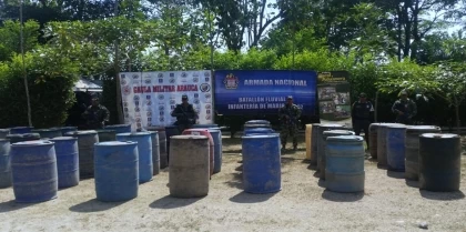 Gasolina y ACPM envasados en cuarenta pimpinas fue incautado por las autoridades en el departamento de Arauca, frontera con Venezuela.