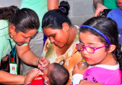 Un total de 910 personas entre niños, adultos y madres gestantes fueron inmunizadas durante la Primera Jornada Nacional de vacunación del 2016.