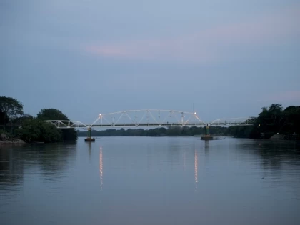 El puente José Antonio Páez, único corredor autorizado para estudiantes residentes en Venezuela.