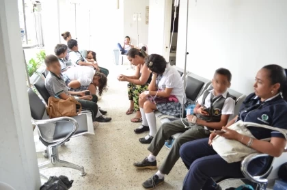 Atención a niños afectados por alimentación escolar en Arauca.