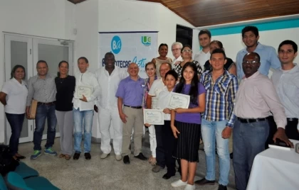 Entrega de premio a ganadores de concurso de poesía y cuento organizado por la UCC Arauca.