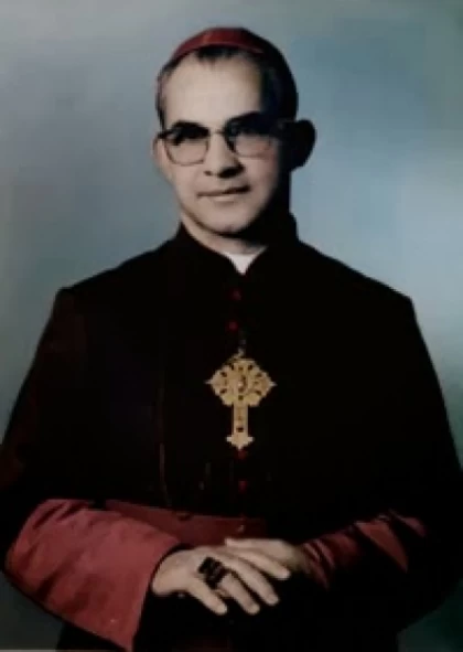 Asesinado el 2 de octubre de 1989. La Fiscalía General de la Nación le imputará al Ejército de Liberación Nacional su muerte, considerada ya como crimen de lesa humanidad. Mientras tanto, la Iglesia Católica quiere que sea canonizado.