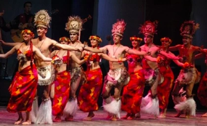 Continuando con su programación artística y cultural para el mes de julio, realizará este jueves la muestra folclórica internacional Corcumvi Danza.