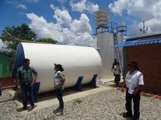 El alcalde de Paz de Ariporo, Favio Alexandro Vega Galindo, aprovechó la visita y entregó el acueducto a la comunidad, una obra que costo de 599 millones de pesos.
