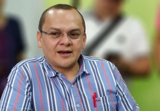 Alcalde designado Carlos Hurtado Zocadagui entrega a el alcalde electo Benjamín Socadagui.