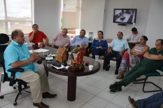Recuperación de la piscina con olas, el malecón eco turístico, villa olímpica, parques y otros lugares emblemáticos dejó reunión con los comerciantes en el despacho del alcalde.