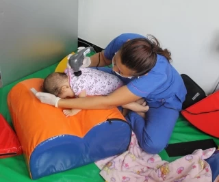 Después de 4 años de necesidades latentes el área de Terapia Física recibe hoy una dotación completa de equipos y gimnasio para fisioterapia.