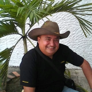 En accidente tránsito en carreteras venezolanas fallecen los cantantes de música llanera Adín Vega de Colombia y  Ángel Jiménez de Venezuela.