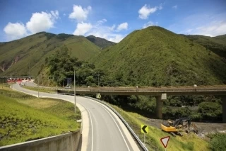 Un recorrido por las obras de la doble calzada Bogotá – Villavicencio, desde El Tablón, en Cáqueza, hasta Buenavista, en Villavicencio, realizará este viernes la gobernadora del Meta.