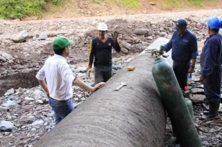 Después de superar toda clase de dificultades climáticas y topográficas, se empieza a normalizar el suministro de agua potable y a superar totalmente la emergencia que se vivía en la ciudad de Villavicencio, Meta.