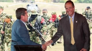  El Eln renunciará, durante el tiempo del cese bilateral, a todo tipo de cese de hostilidades que incluye secuestro, extorsión, ataques a la población y a la infraestructura. 