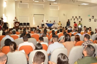 Auditorio de la Institución Educativa General Santander Primaria, donde abogados de Arauca y población en general escucharon al presidente del Consejo de Estado, Jorge Octavio Ramírez y el magistrado Jaime Rodríguez, para conmemorar los 200 años de existencia de este órgano de Justicia.