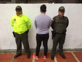 Alias Sebastián fue capturado por la Policía Nacional cuando regresaba de Venezuela vía al puente internacional. El hombre tenía circula Roja y Azul por secuestro extorsivo y extorsión.
