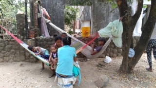 Siete niños se encuentran viviendo en la calle,  junto sus padres colombianos y venezolanos en el barrio San Carlos de Arauca, uno solo tiene 7 días de nacido, fueron desalojados de la casa a la que llegaron.