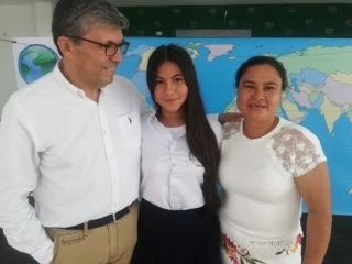 Estudiante del colegio San José de la Pesquera participará en Competencias Nacionales de Geografía para ganarse viaje a Paris que promueve la Unesco. La joven  rural resultó ganadora en la eliminatoria departamental donde se presentaron una decena de estudiantes.