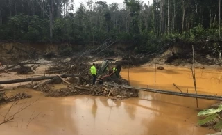 La Fiscalía inició investigación para establecer y adoptarlas medidas pertinentes contra los responsables del delito de explotación ilícita de yacimiento minero y otros materiales. 