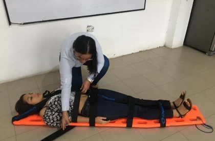 Normalmente un simulacro se hace cada seis meses, con los adultos mayores se hacen al menos cada dos meses debido a la edad.