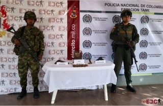 Ejército y Policía Nacional incautaron armas en zona rural del municipio de Tame, departamento de Arauca.