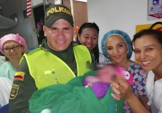 En Granada, Meta fue encontrada por la Policía Nacional una niña recién nacida, dentro de una bolsa abandonada en un lote del barrio Paraiso.