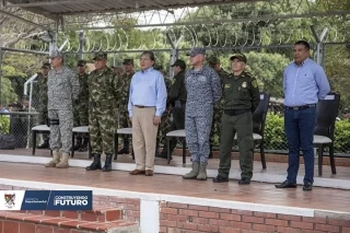 Ministro de defensa y gobierno regional analizan situación de orden público en el departamento de Arauca.