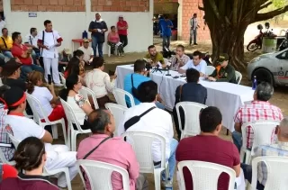 El Alcalde junto a su Secretario de Desarrollo Económico y el Gerente de la PBA, atendieron las inquietudes del gremio.