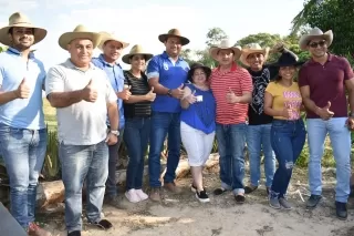 Un día de salario dona Alcalde y Secretarios de su administración para ayudar a protegernos y proteger a los menos favorecidos.
