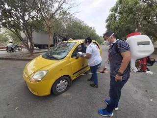 Conductores llevaron sus vehículos hasta el terminal de transporte  para evitar propagación del Covid-19.