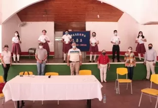 Alumnos con discapacidad auditiva de Granada, Meta, recibieron tabletas para su formación académica