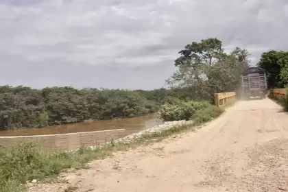 Gobierno Departamental inspecciona problemática ambiental en la vía Tame – Puerto Rondón. Foto: José Romano.