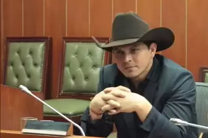 Cesar Ortiz Zorro , representante a la Cámara por Casanare dio positivo para Covid-19 .