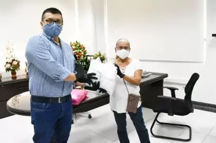 Alcalde de Arauca entrega tapabocas a población vulnerable