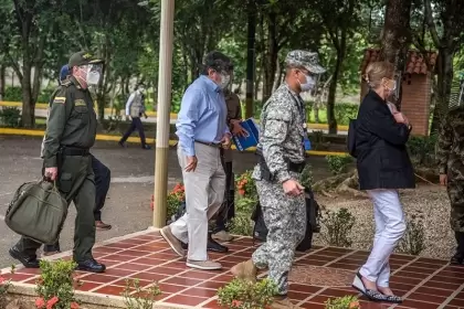 Ministro de defensa llegó Arauca para conocer los hechos donde murieron cinco personas en el departamento.