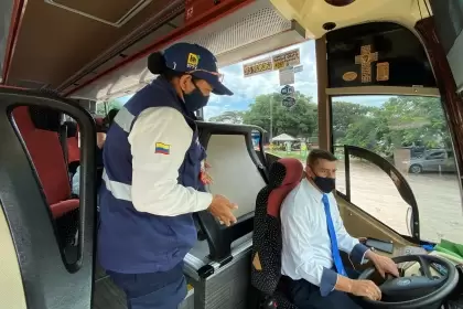 El equipo técnico visitó las empresas de transporte y comercio que se encuentran ubicadas dentro del Terminal de Transporte