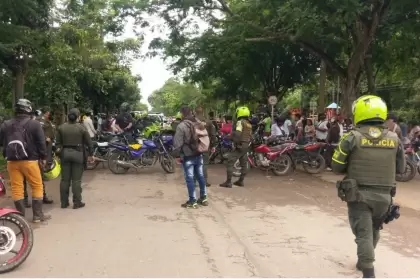 Arauca sin gasolina genera protesta de motociclistas.