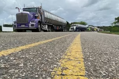 Autoridades organizan la venta de gasolina en el municipio de Arauca, llegarán 13 nuevos carrotanques con el combustible.