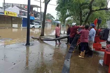 Inundados: Con motobomba en Libertadores, buscan evacuar agua represada por temporada de lluvias